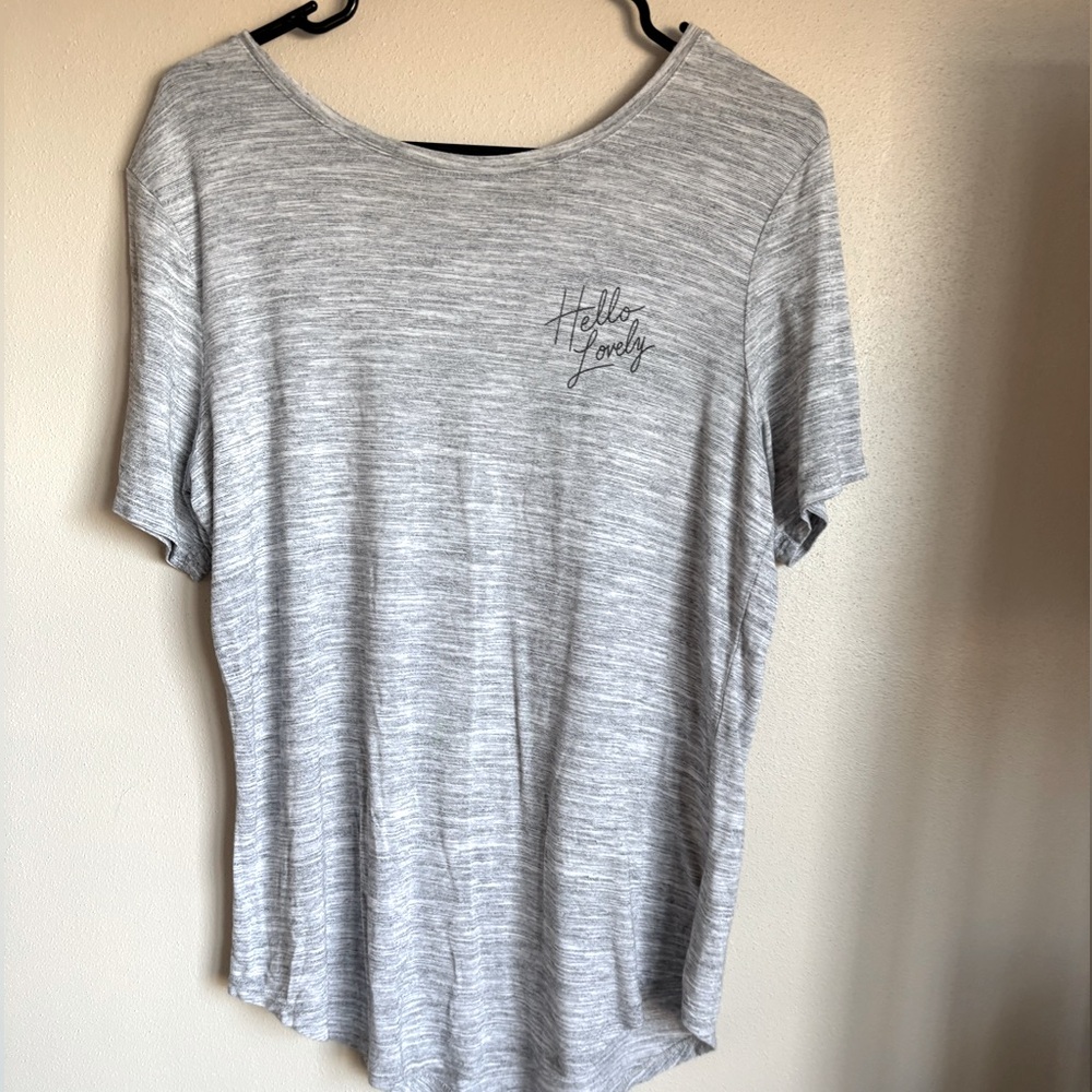$1,00 🎉Old Navy gray graphic tee S